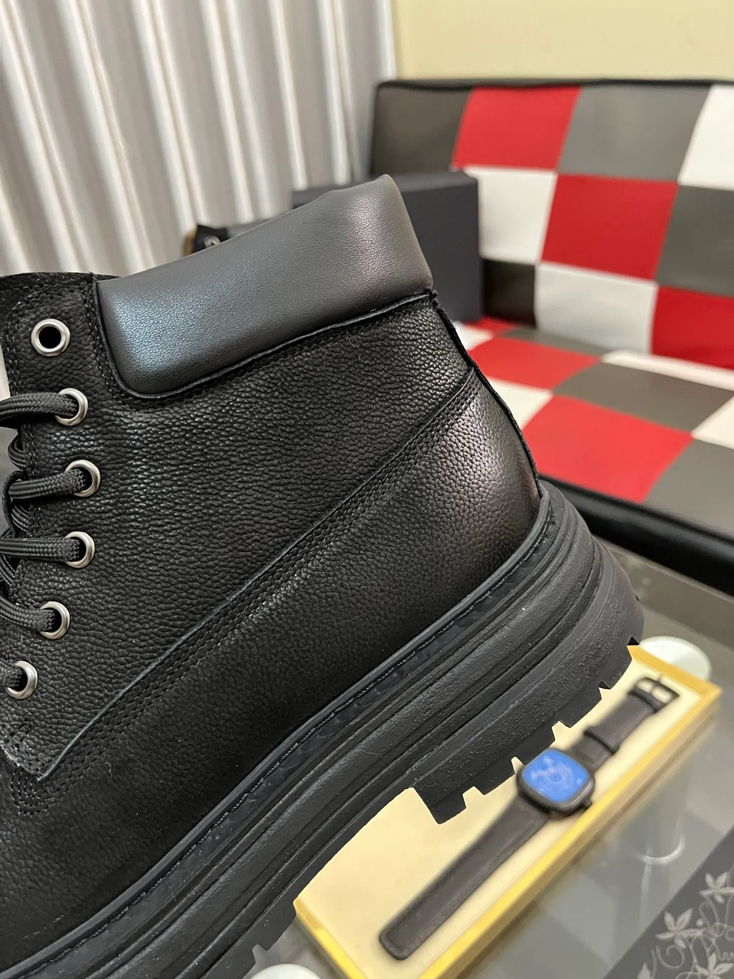 Men's Men's Shoes 💰660⌚️⌚️New UGG fur-integrated men's simple and fashionable snow shoes. The most worth buying at the end of this year are warm casual shoes. Whether you are out and about at home, their comfortable and warm performance will be your most suitable fashion companion! The material is cowhide upper and imported wool is used inside. Two layers of cowhide for warmth and comfort! The eva+ rubber patch outsole is cushioned, wear-resistant, and has good elasticity. It is light and wear-resistant, comfortable and soft, and the new simple cut is more fashionable. It has both practicality and fashion sense, so you no longer have to worry about how to match it in winter, while still maintaining fashionable taste. High-quality genuine wool produced in Dongguan. The material depends on the details! Size: 38-39-40-41-42-43-44-45